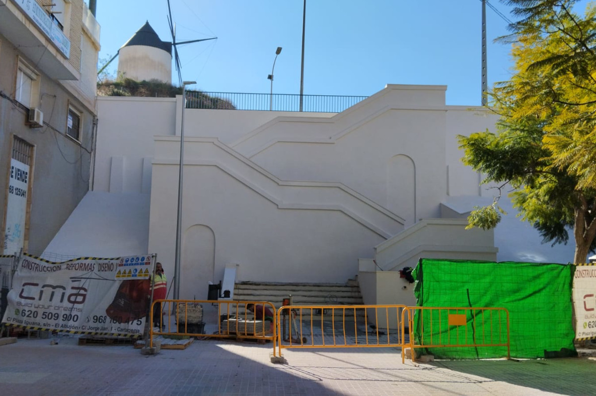 Obras de restauracin de la escalera de acceso a la Muralla de Tierra