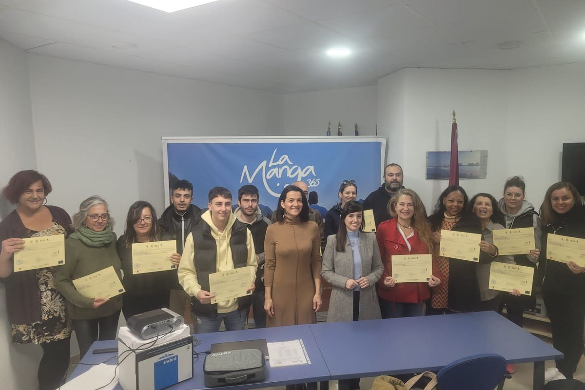 Entrega de diplomas del curso de Auxiliar de Cocina de la ADLE en La Manga