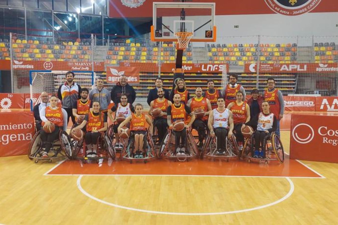 Las selecciones espaolas de baloncesto en silla, concentradas en Cartagena