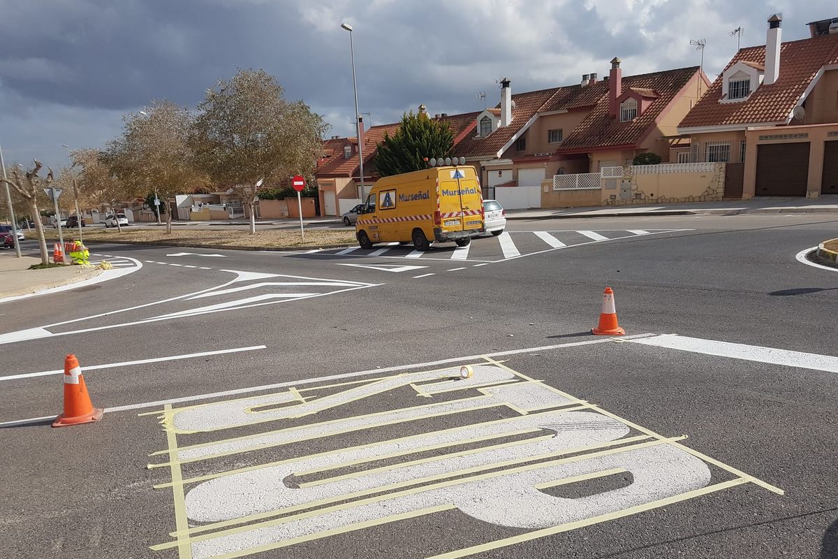 Pintado de sealizaciones horizontal en barrios y diputaciones