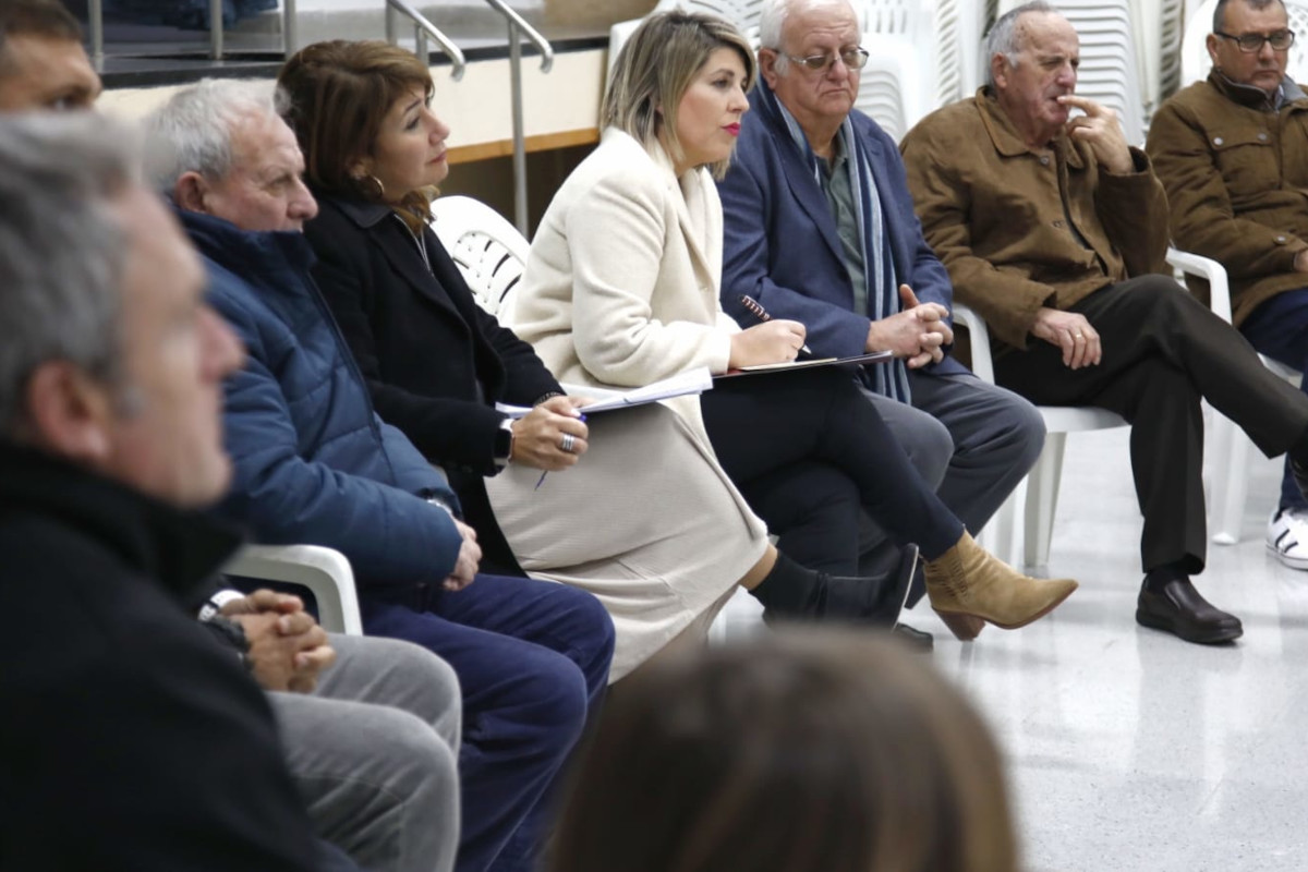 Visita de la alcaldesa a Urbanización Mediterráneo y Murcia Acoge