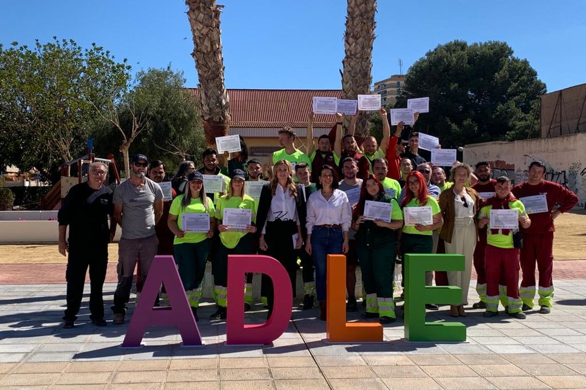 Alumnos trabajadores del PMEF Mar Menor de la ADLE completan su formacin y reciben sus certificados de profesionalidad