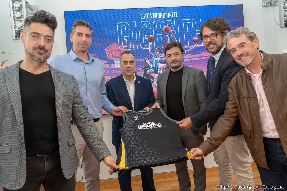 Presentacin del Campus de verano de baloncesto Gigantes 