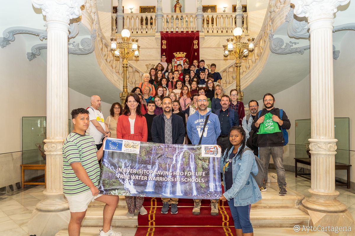 Recepción a jóvenes europeos del programa Erasmus+ en el Palacio Consistorial