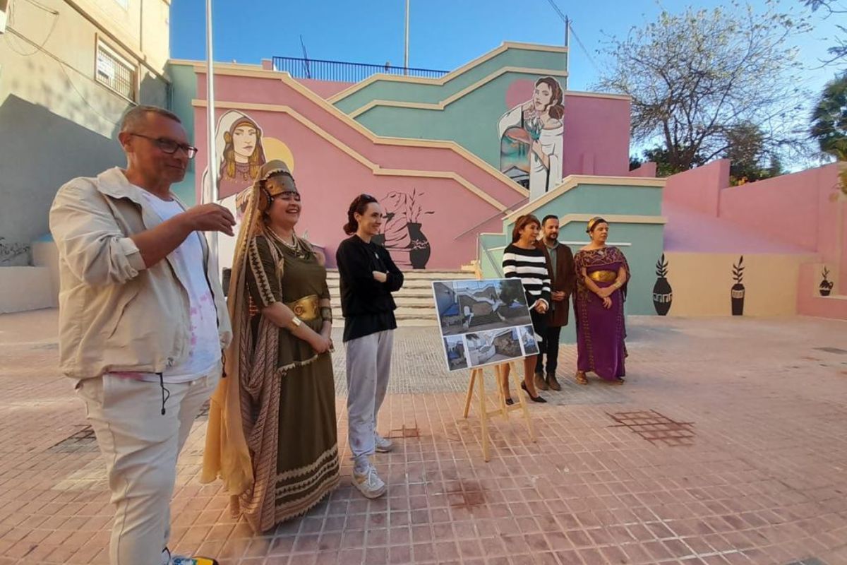 La escalera de acceso a la Muralla de Tierra ya luce renovada