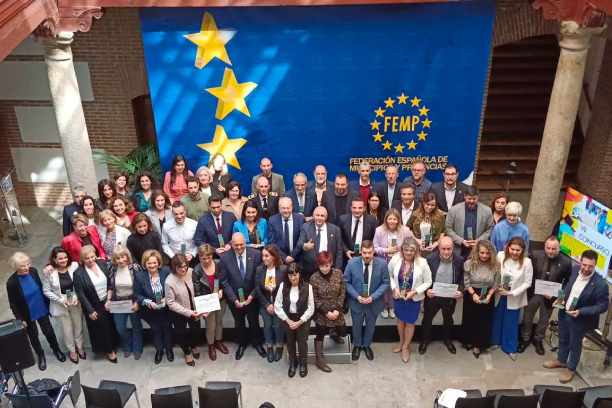 La Concejala de Educacin recibe el premio de la FEMP por su proyecto Brjula para prevencin del absentismo escolar