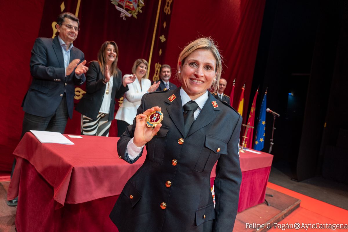 Toman posesión 27 nuevos bomberos en Cartagena, que incorporan a su primera mujer