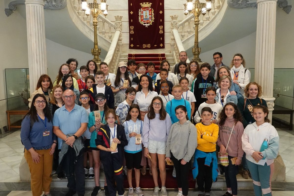 Visita de alumnos de Primaria de Canarias, Lugo y Badajoz al Palacio Consistorial