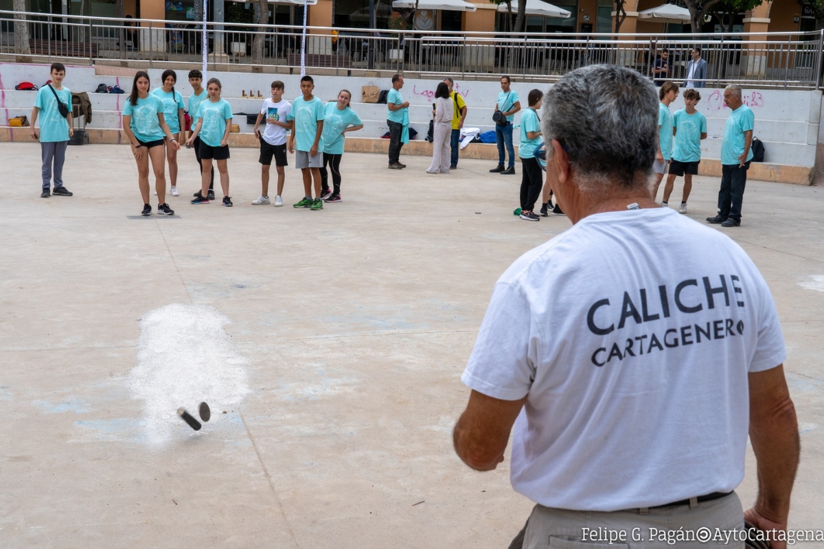 Caliche en la plaza Juan XXIII.