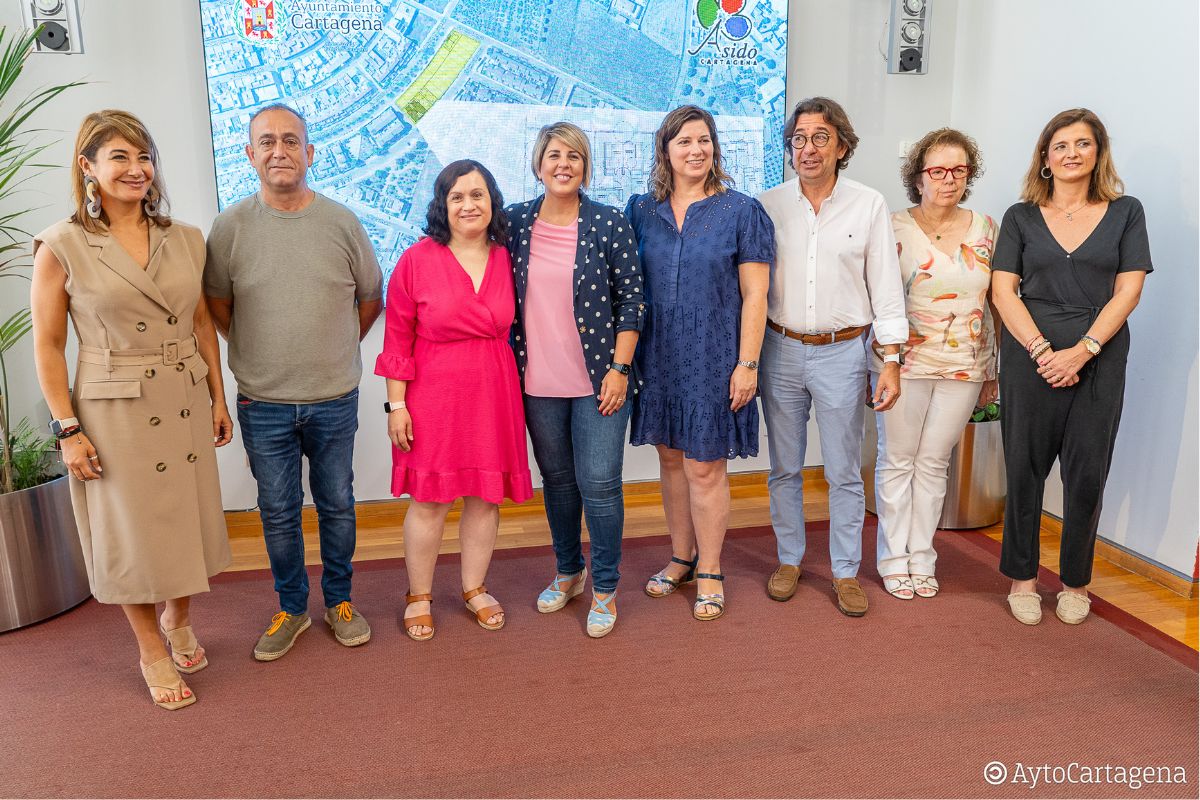 Rueda de prensa para dar a conocer la parcela cedida por el Ayuntamiento a Asido