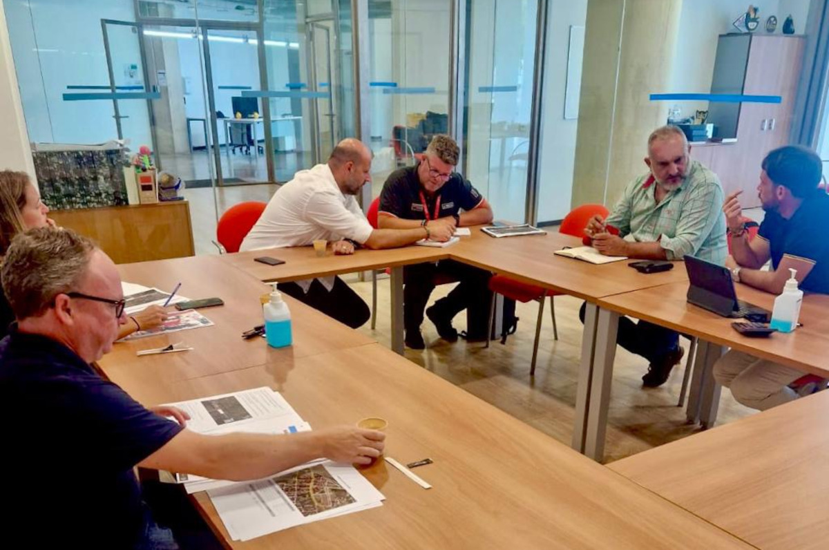 Reunin sobre dispositivo especial durante la Vuelta Ciclista frente a las lluvias