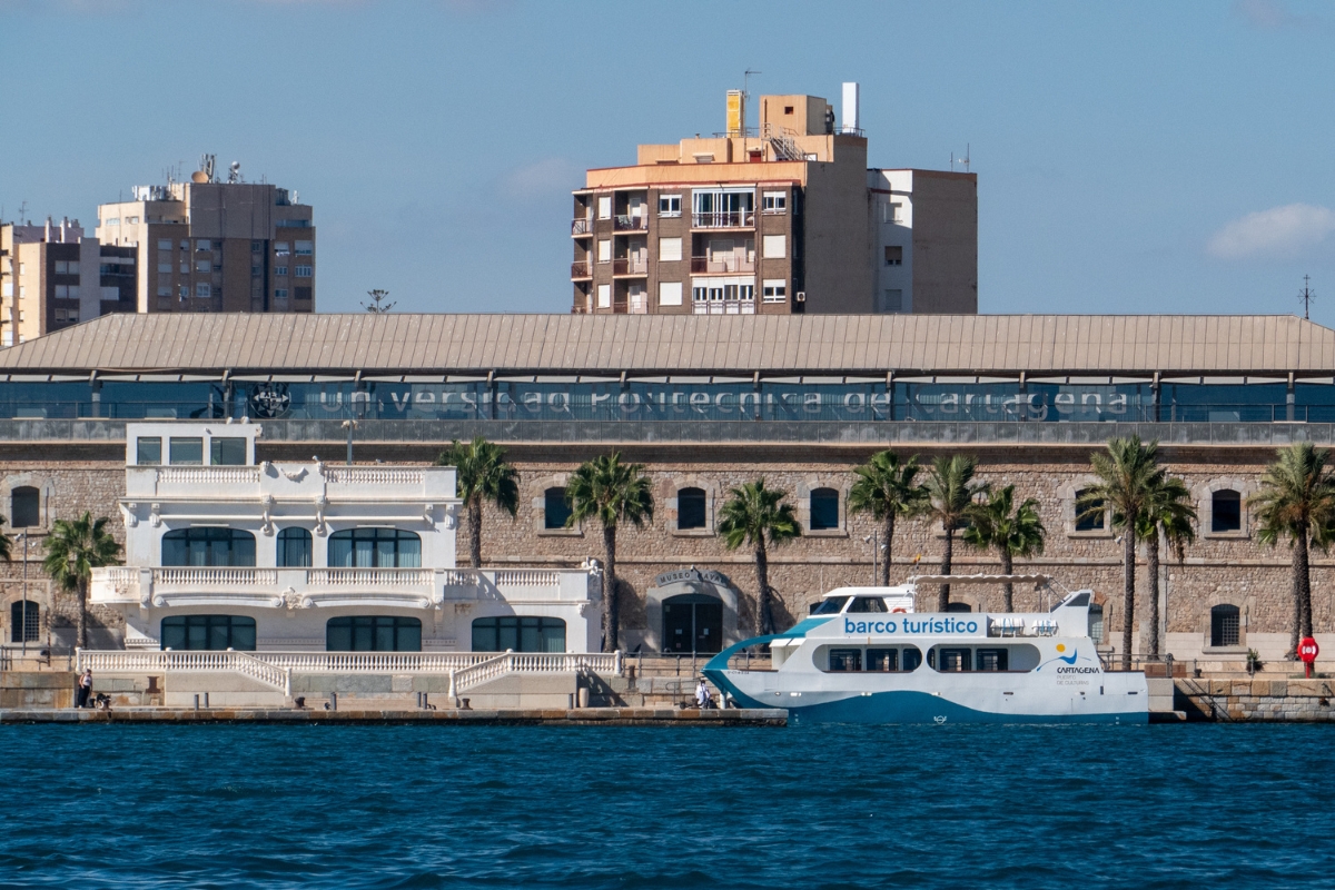 Catamarán de Puerto de Culturas.
