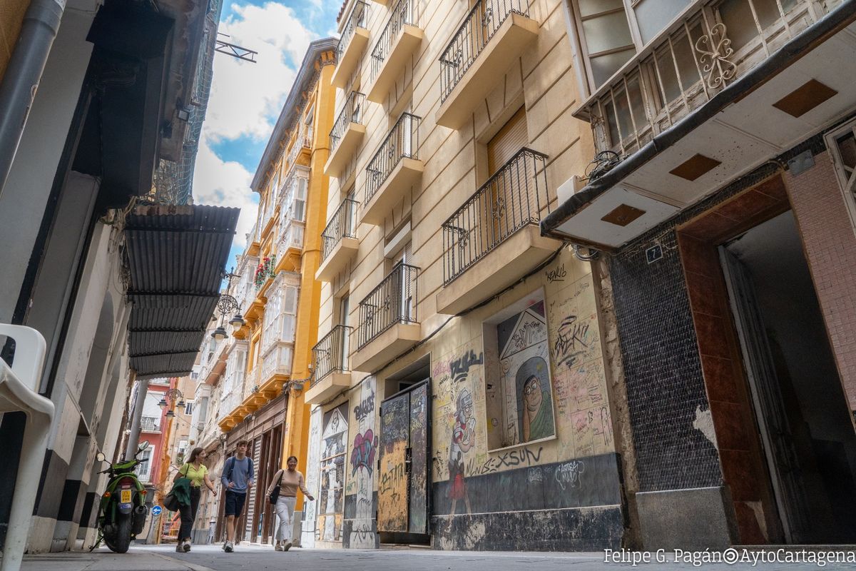 Edificio del antiguo hotel Peninsular en la calle Cuatro Santos