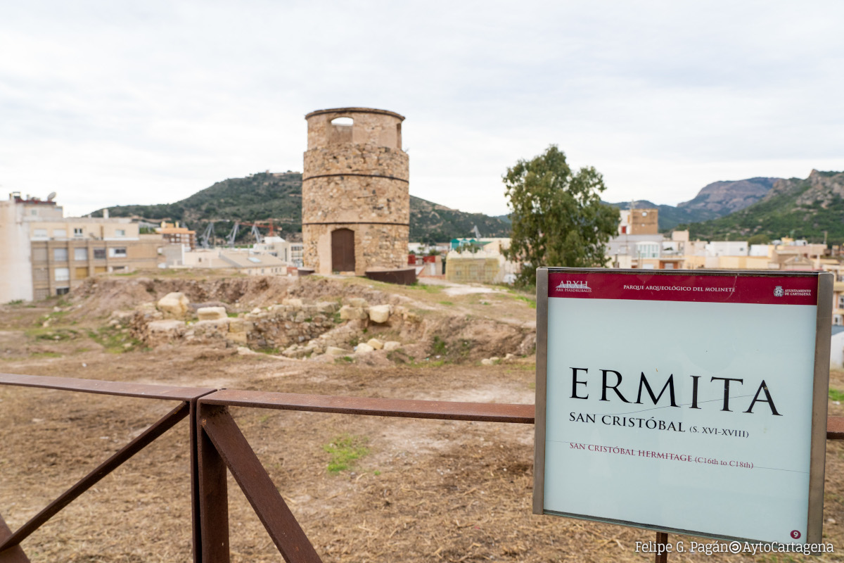 Molino-ermita de San Cristbal, en el parque del Molinete