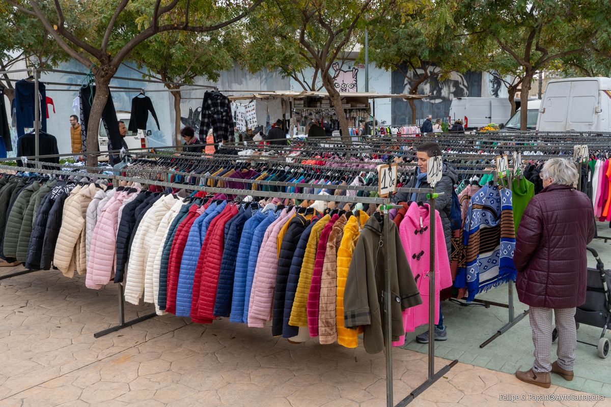 Mercadillo semanal de Barrio Peral