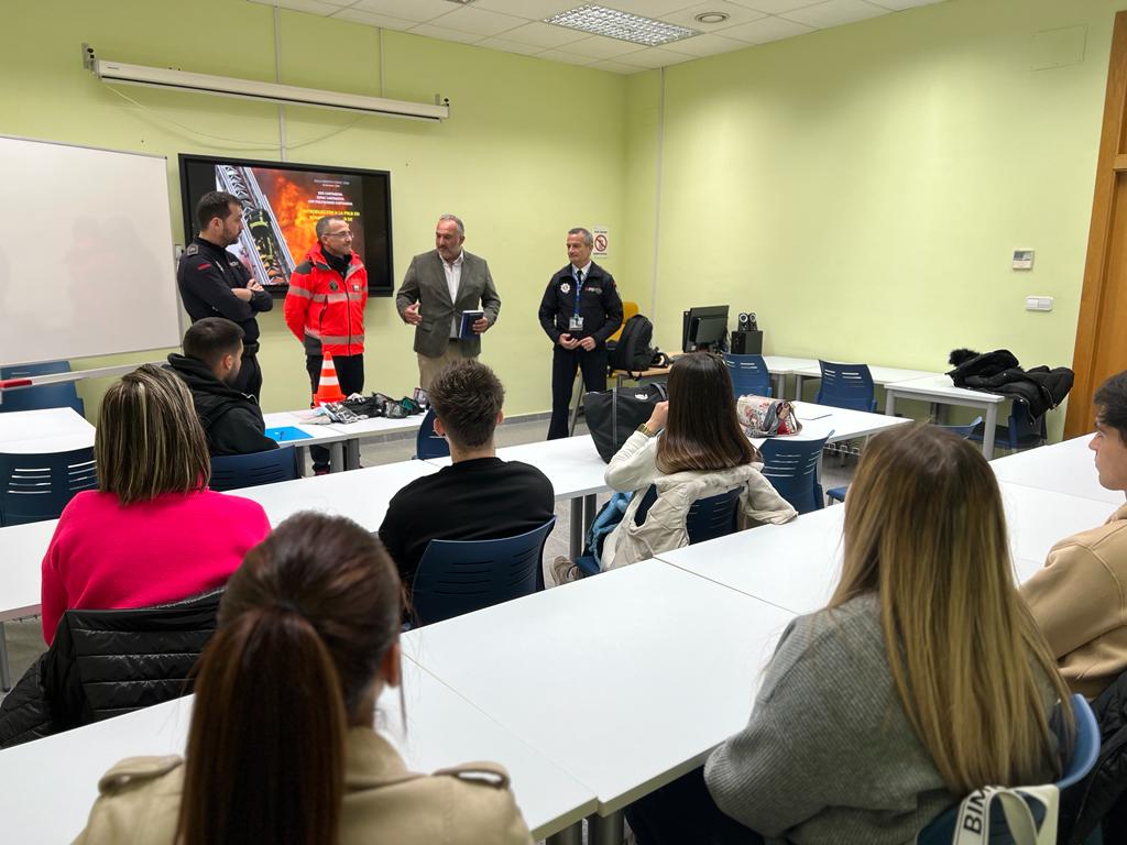 Visita de alumnos del CIFP Politécnico al Parque de Seguridad