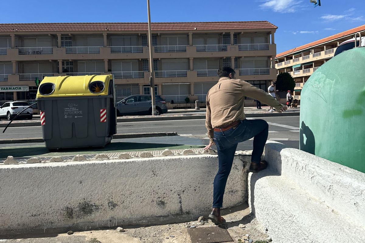 MC señala la inacción de Noelia Arroyo en La Manga, por el retraso de las obras de acceso a la playa en la zona de Las Sirenas III