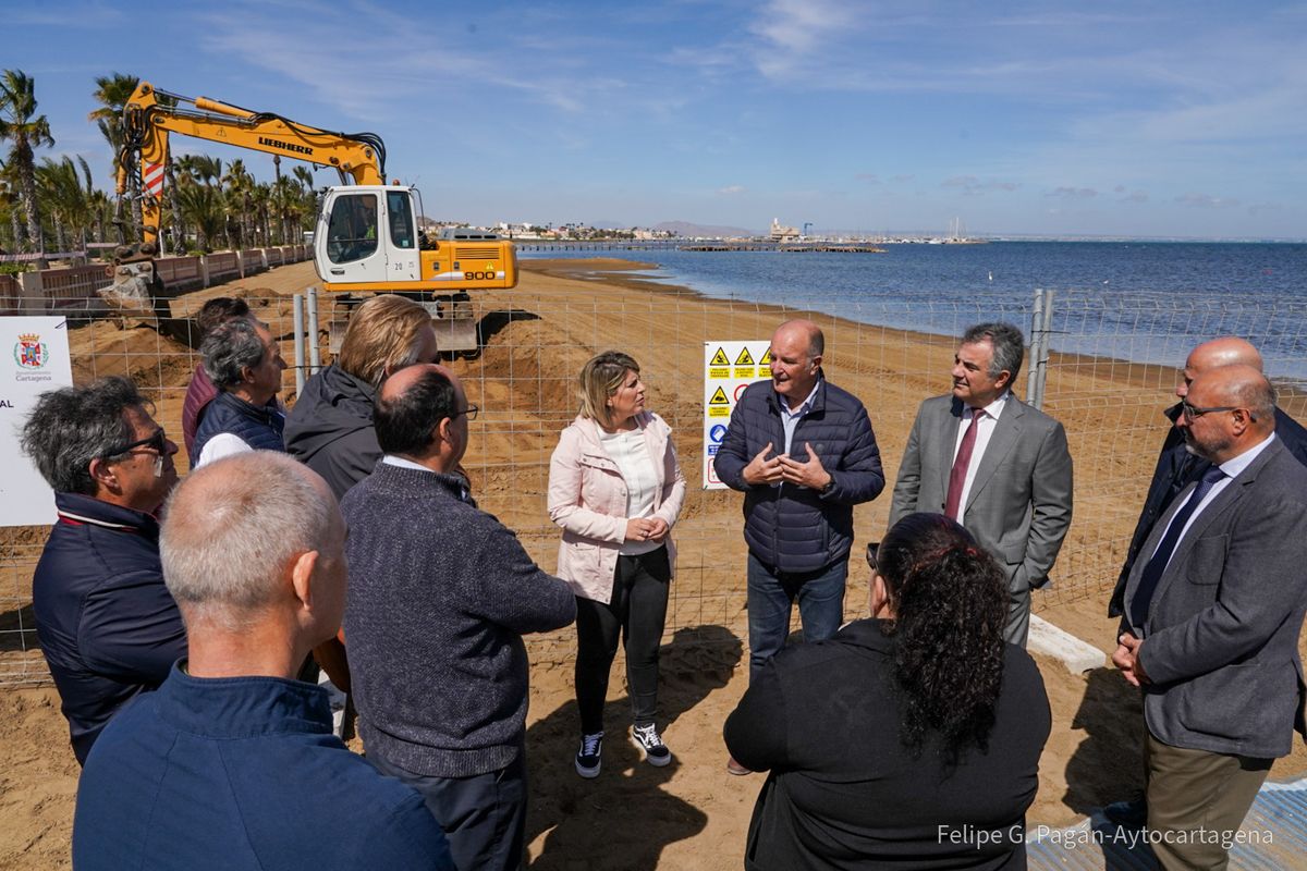 Pruebas del proyecto de retirada de lodos en la playa de Los Urrutias