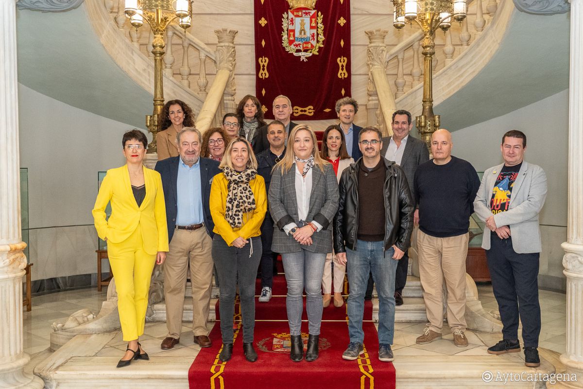 La concejala de Turismo, Beatriz Snchez, ha recibido a las ocho sociedades mdicas que se dan cita estos das en Cartagena