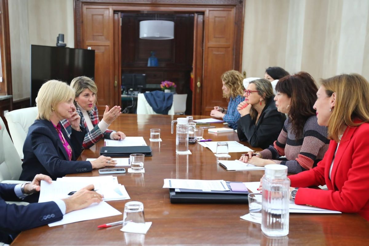 La alcaldesa de Cartagena, Noelia Arroyo, se ha reunido este martes tarde con la ministra de Igualdad, Ana Redondo
