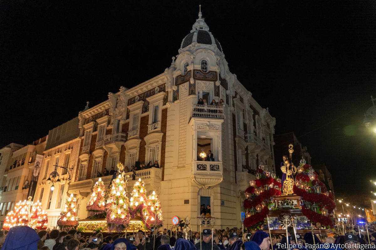 El Encuentro marrajo abarrota El Lago en la gran madrugada de la Semana Santa de Cartagena