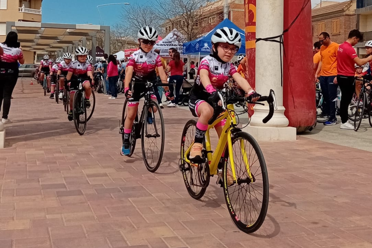 Ms de 150 promesas del ciclismo compiten este domingo en el polgono de Los Camachos