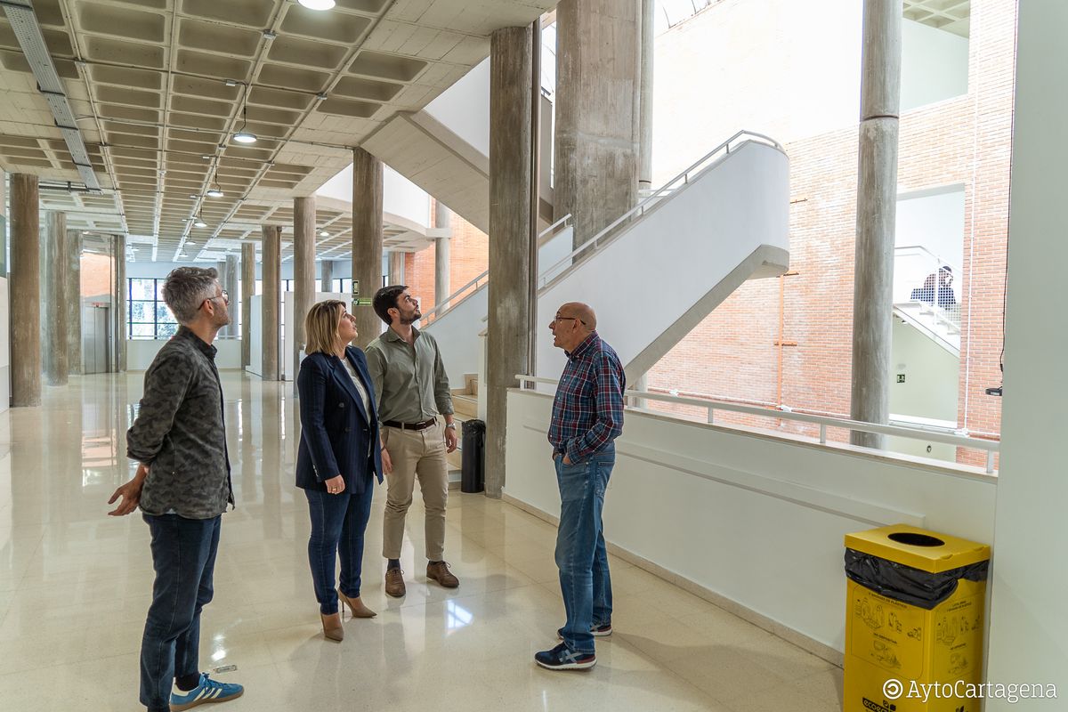 Visita de la alcaldesa a las reformas del Centro Cultural Ramn Alonso Luzzy