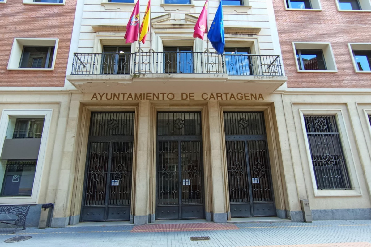 Fachada del edificio administrativo en San Miguel