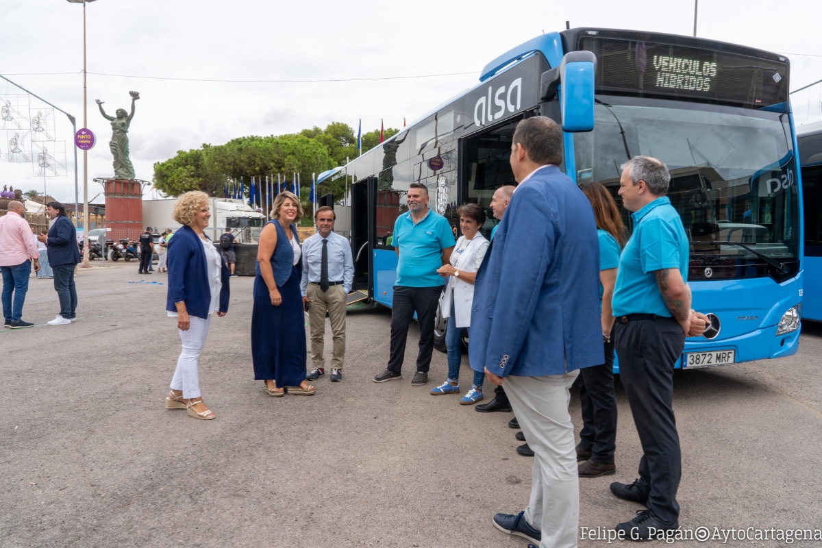 Presentación de los nuevos autobuses híbridos de transporte urbano