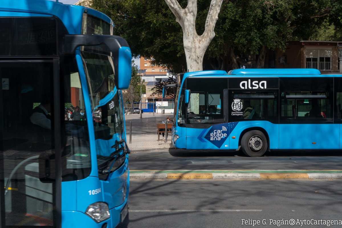 Autobuses urbanos de Cartagena. Parada de bus, Alsa.