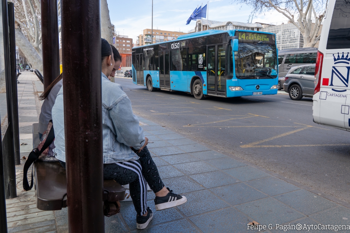Autobuses urbanos de Cartagena. Parada de bus, Alsa.