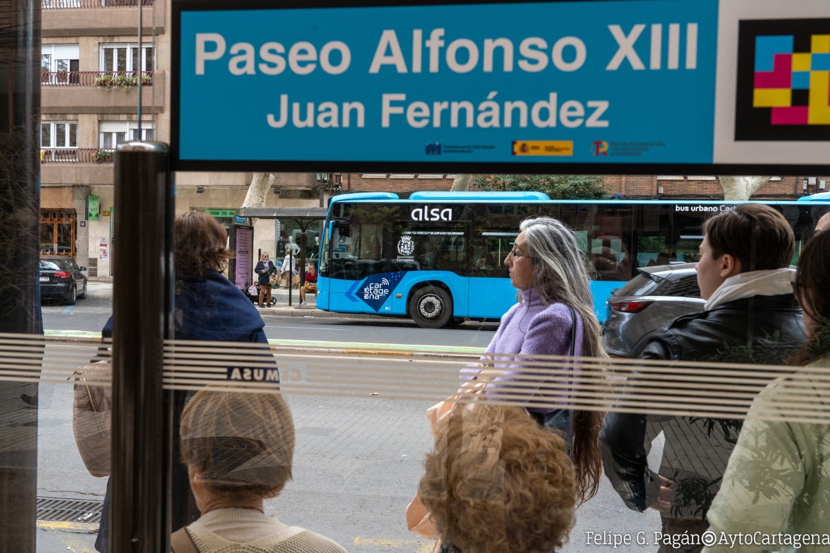 Autobuses urbanos de Cartagena. Parada de bus, Alsa.