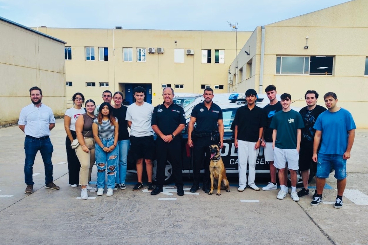 Universitarios de Cartagena visitan las instalaciones de la Policía Local