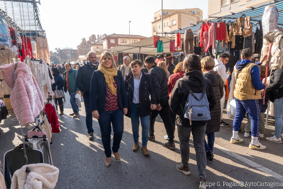 Imagen de archivo en el mercadillo junto al Cenit.