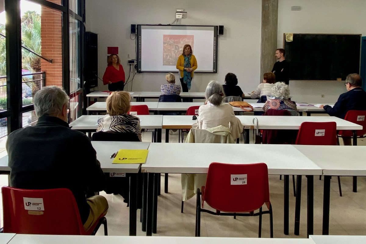 La Universidad Popular da la bienvenida al alumnado del curso Sapere Aude
