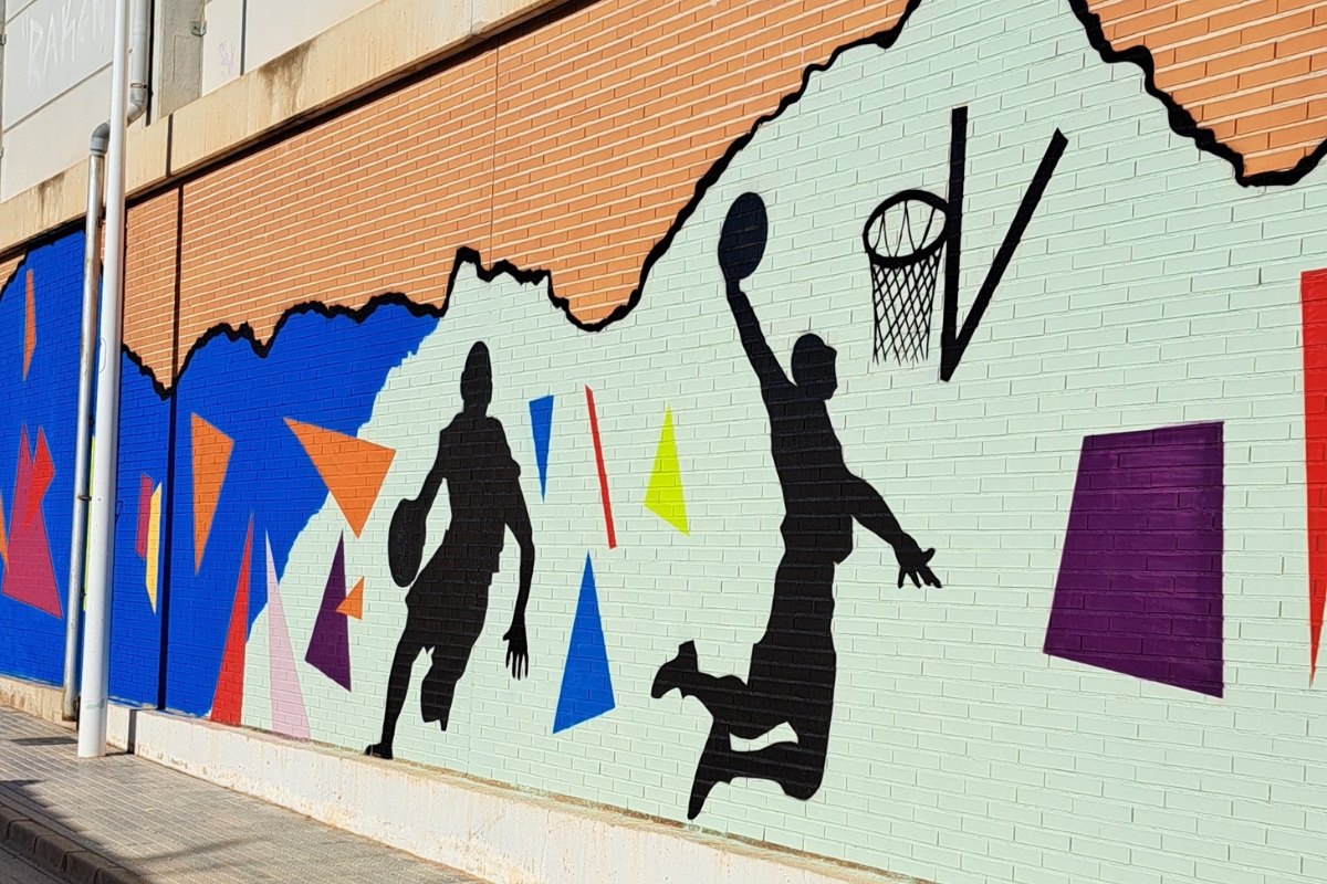 Molinos Marfagones estrena mural en el pabellón | Ayuntamiento de Cartagena