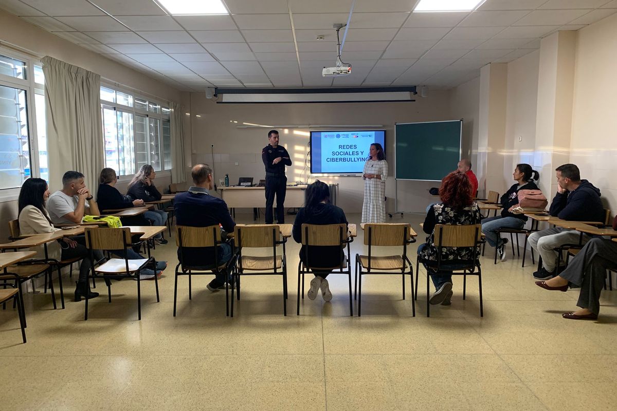 Formación de la ESPAC dirigida a padres en el Colegio San Vicente de Paúl
