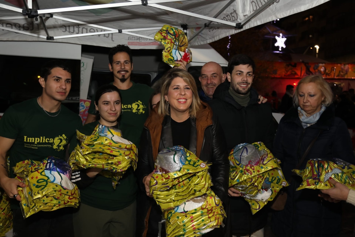 Cartagena celebra la entrada a 2025 un da antes con las prevas en el reloj del Arsenal 