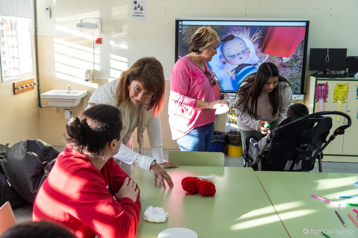 Escuela de Navidad para escolares con discapacidad en el centro Primitiva Lpez