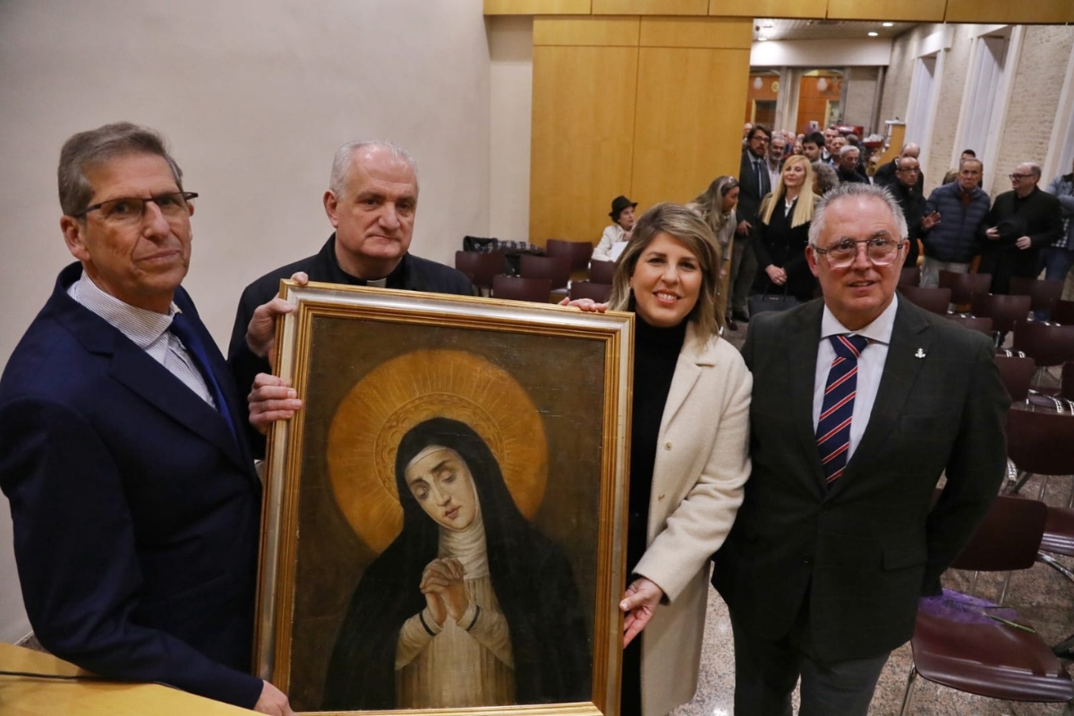 Los Marrajos custodian la obra original de la Virgen de la Soledad de Portela, expuesta ahora junto al Jess Nazareno en la sede de la Cofrada
