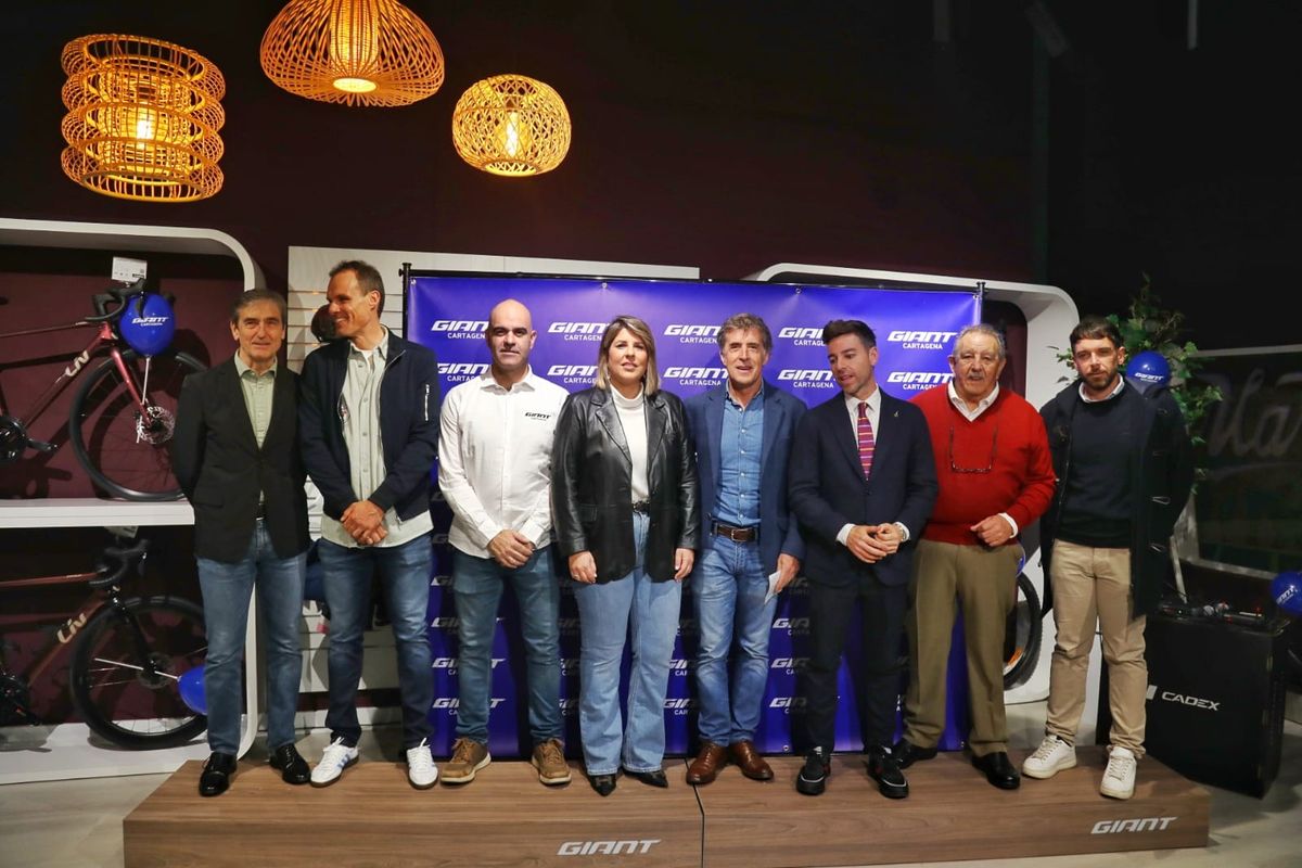 Inauguracin de la GIANT Store de Ciclos Martos en el polgono Cabezo Beaza