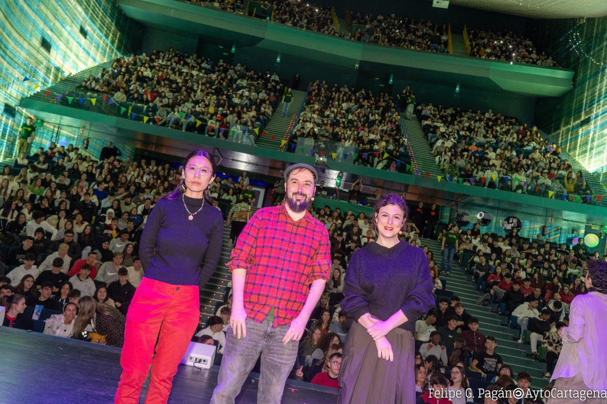 Encuentro de los finalistas del Premio Mandarache 2025 con alumnos de Cartagena