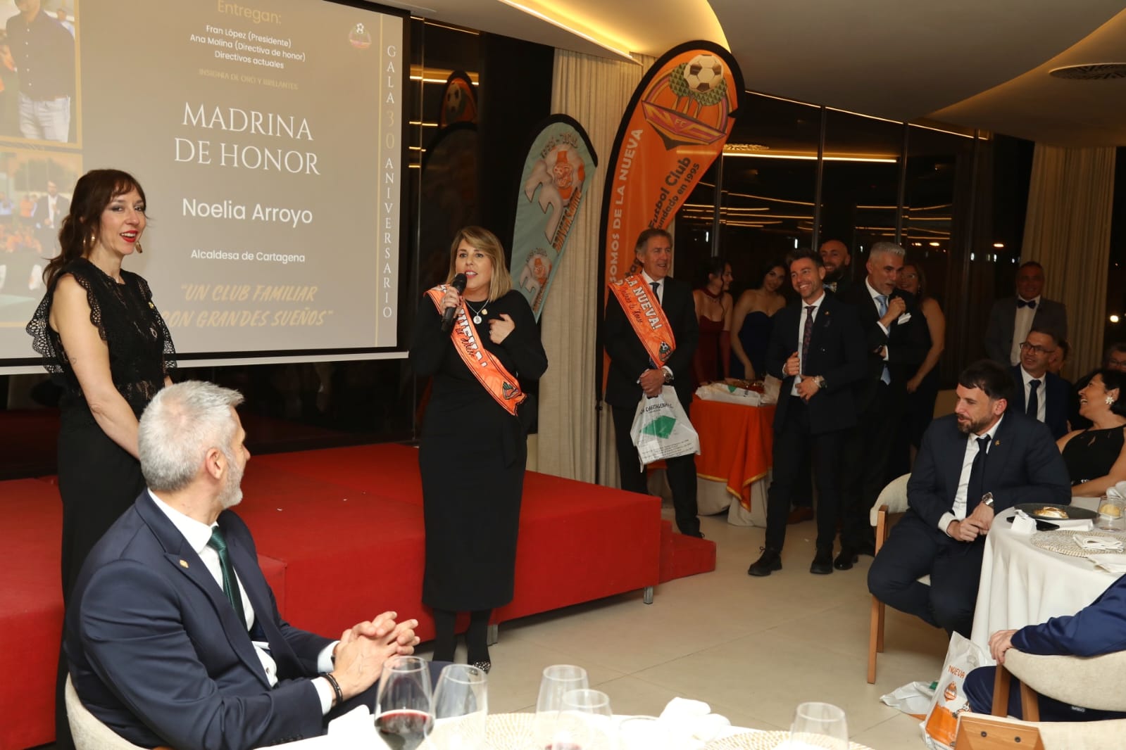 La alcaldesa de Cartagena es nombrada Madrina de Honor del Club Nueva Cartagena FC en su 30 aniversario