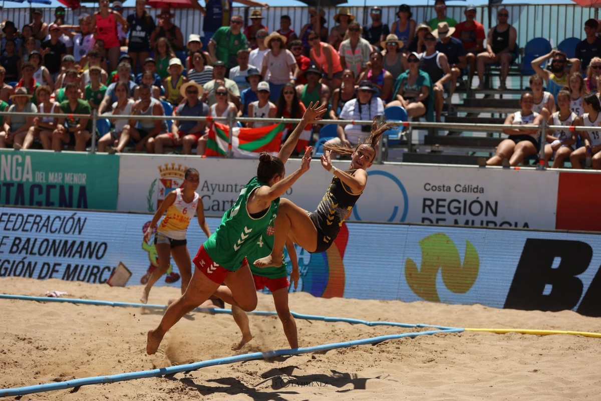 Mara Bellido, alumna del Colegio Maristas de Cartagena, es convocada con la Seleccin Espaola de Balonmano 