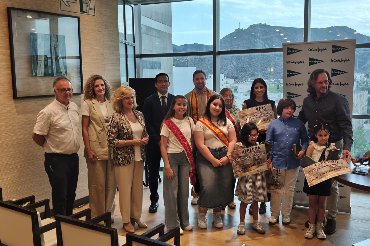 Entrega de premios concurso escolar de mscaras de Carnaval