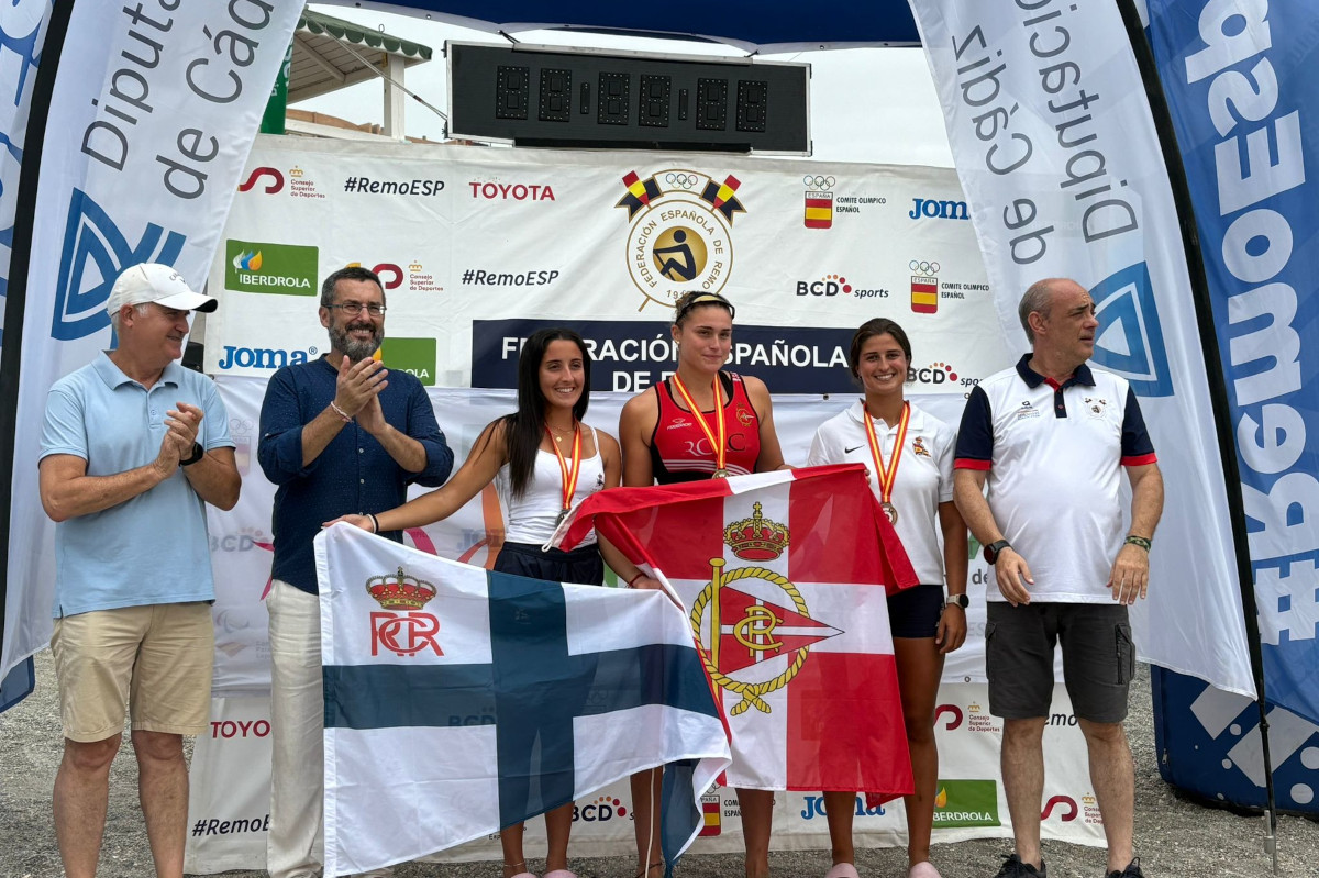 La cartagenera María Ángeles Macián consigue le oro en el Campeonato de España de Remo Beach Sprint 2025
