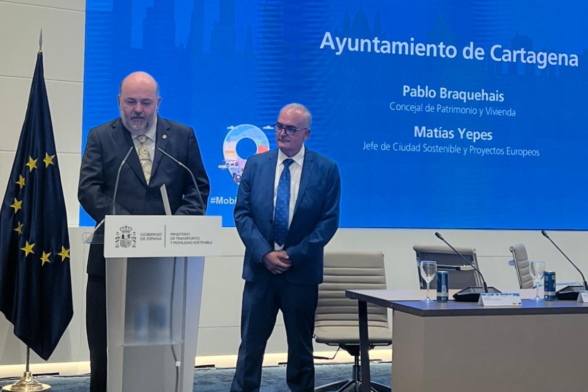 Entrega del reconocimiento.