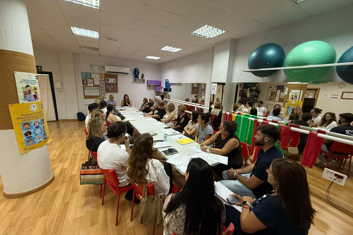 Reunión de la la Red Sociosanitaria del Ayuntamiento en barriada Virgen de la Caridad