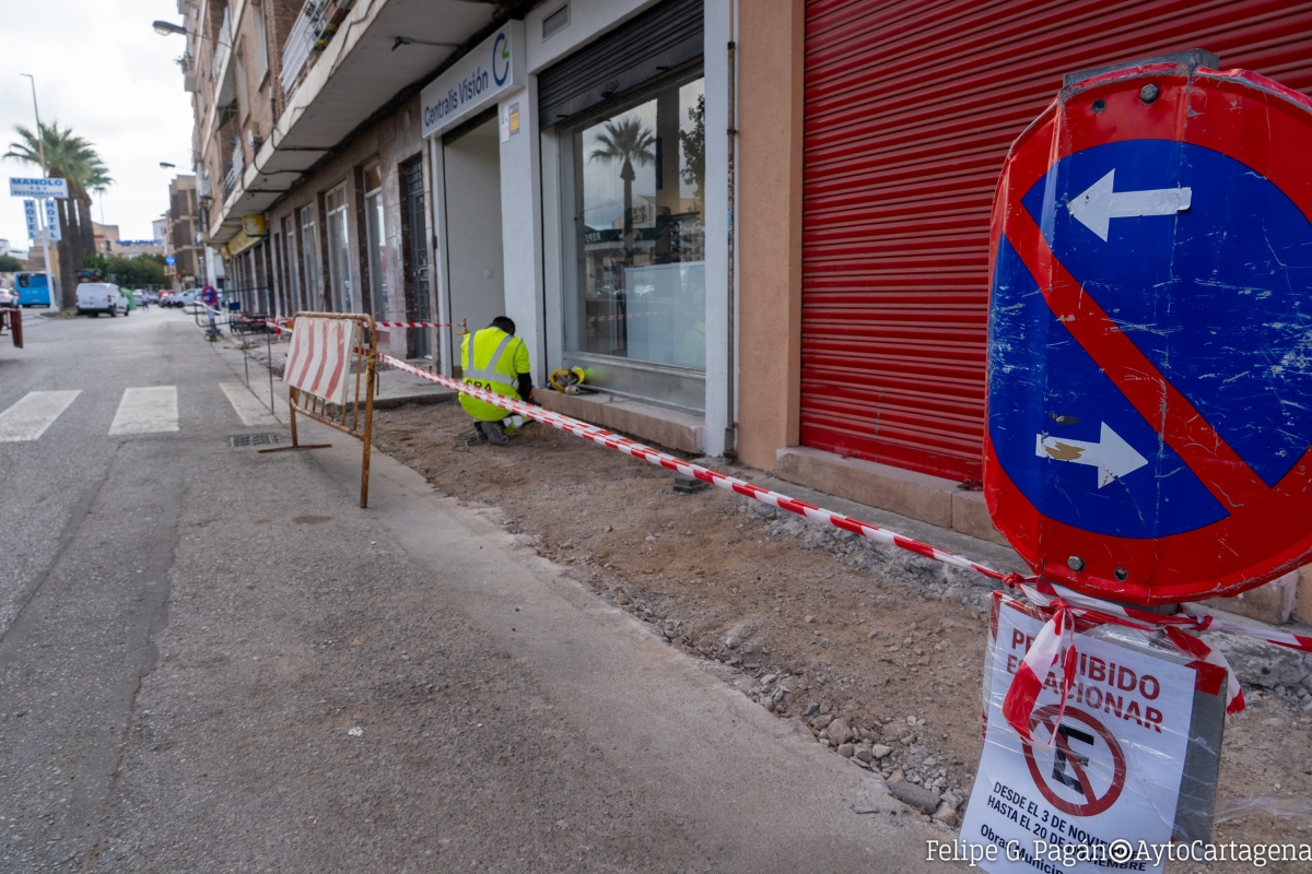 Nuevas aceras junto al Hotel Manolo en Urbanización Mediterráneo