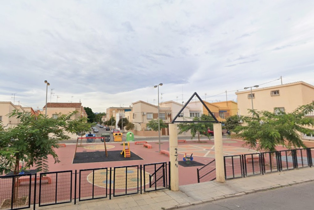 Plaza de Carmen Conde en el Barrio Peral